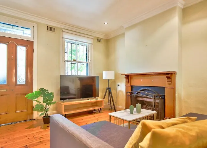 Spacious 3 Bedroom On The Edge Of Downtown Darghan St 2 E-Bikes Included Sydney