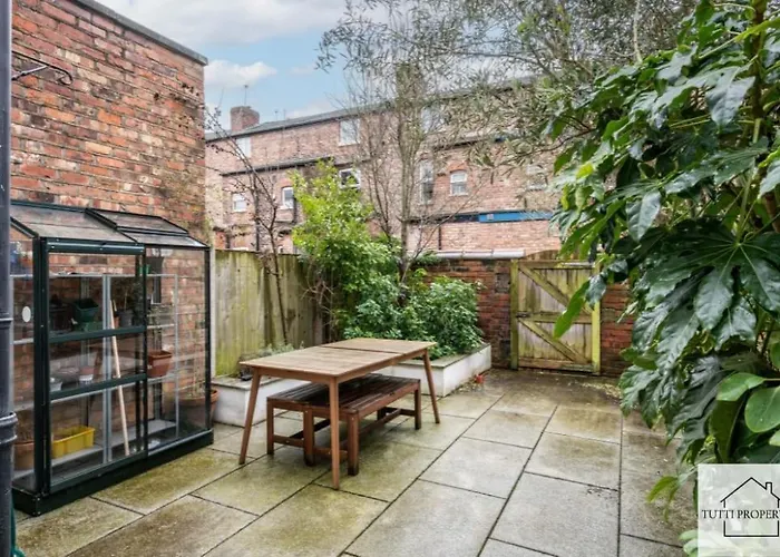 Elegant Home From Home Manchester