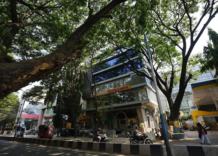 Hotel 6 Seasons, Koregoan Park, Pune