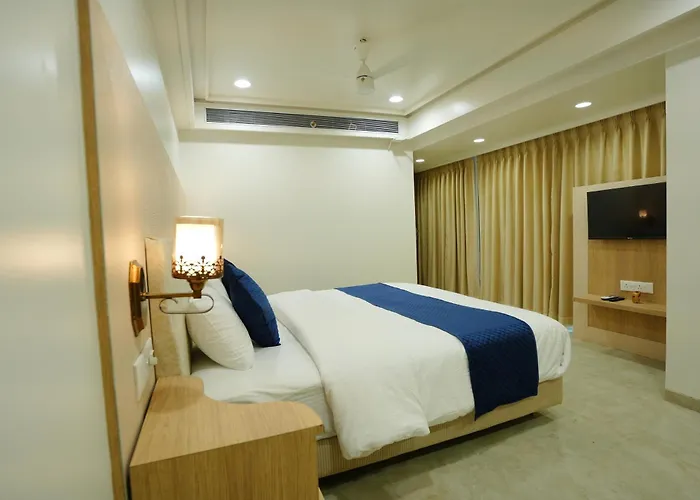 Hotel 6 Seasons, Koregoan Park, Pune