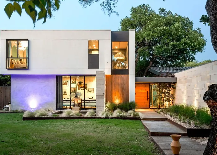 Eastside Mansion & Pool Rainey St - 7 Min Drive Villa Austin
