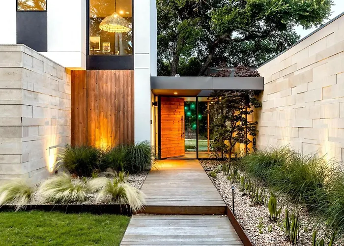 Eastside Mansion & Pool Rainey St - 7 Min Drive Villa Austin