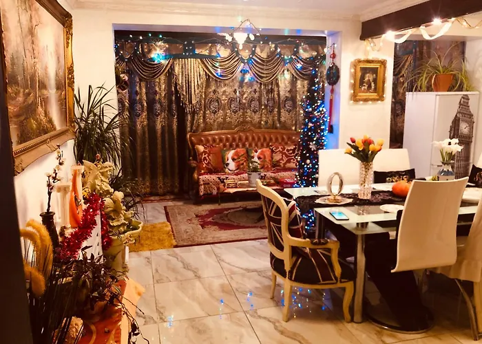 Cheerful 4 Bedroom House With Garden Free Parking London
