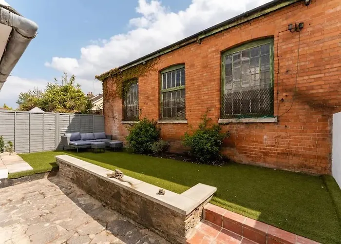 Modern & Comfortable Urban Home Bournemouth