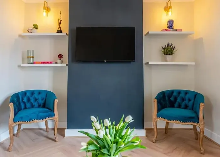 Modern & Comfortable Urban Home Bournemouth