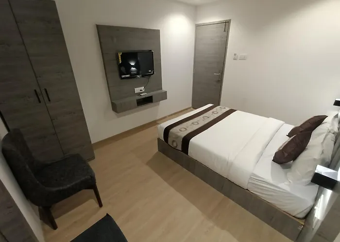 Hotel Beverly Palace Santacruz - Near Bkc - Mumbai Airport T1