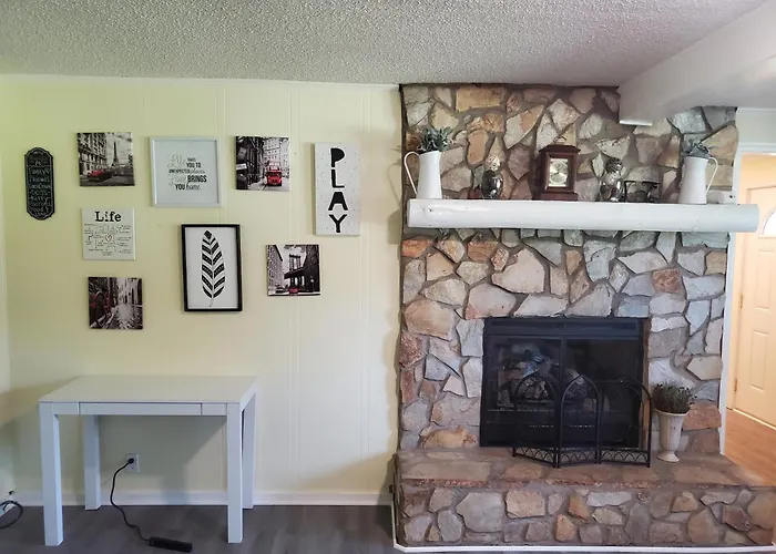 Private Single Level Standalone House Large Lot - 3 Bedrooms Charlotte