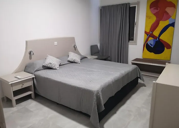 Sun Hall Beach Hotel Apartments Larnaca