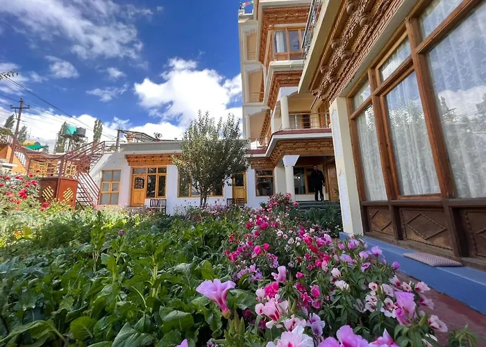 New Moon Guest House Leh