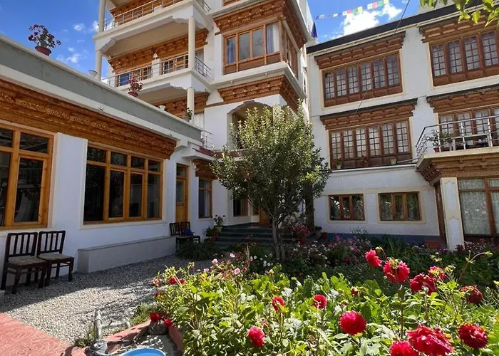 New Moon Guest House Leh