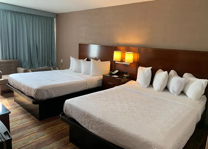 Hotels near Albany Airport with Shuttle