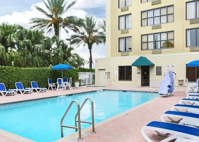 Hotels Near Tamiami Airport