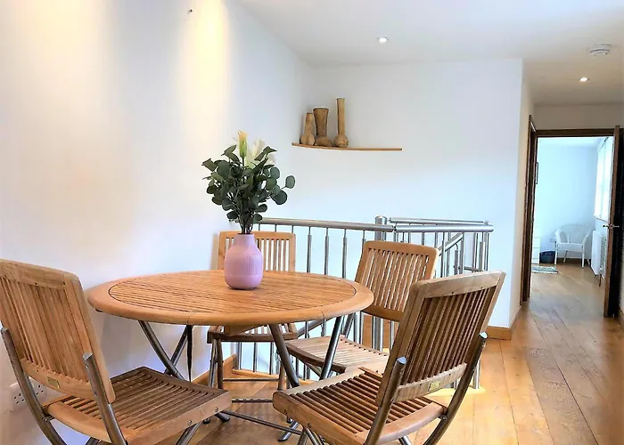 Prime Location! Detached Clifton Home With Parking Bristol