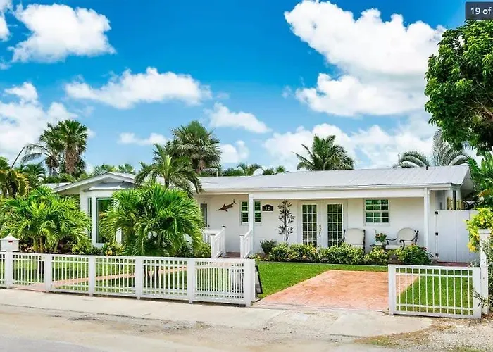 Heron House - Luxury Waterfront Home Key West