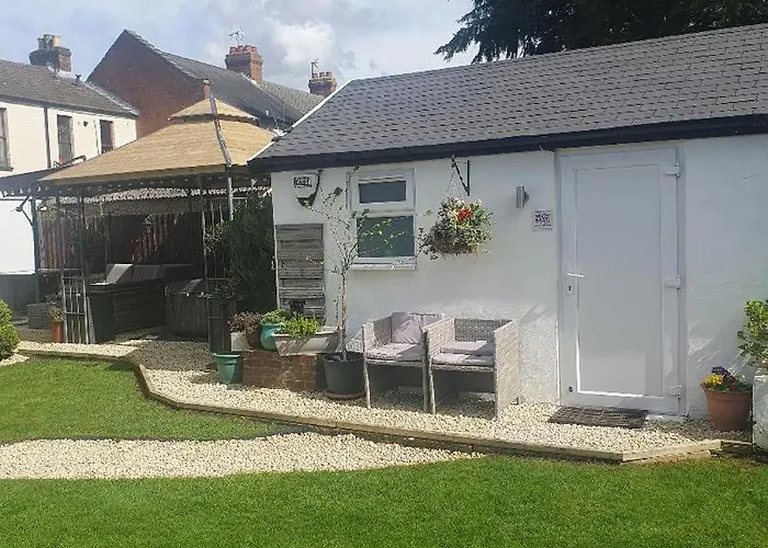 Sally'S Bed And Breakfast Luton 