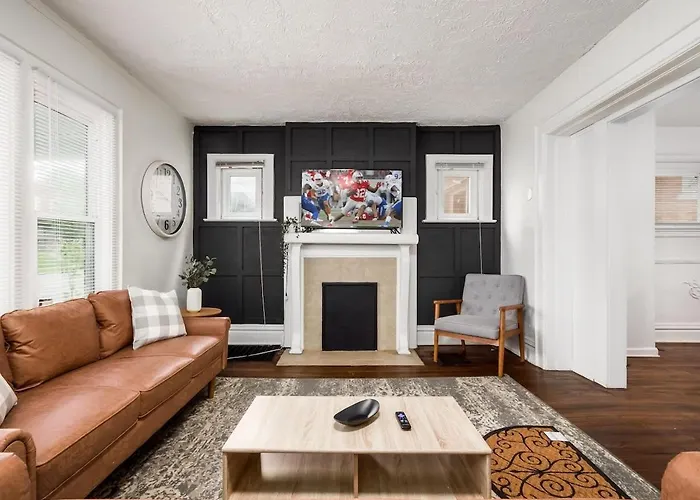 Large 5 Bedroom House Next To Osu, Sleeps 16 Columbus