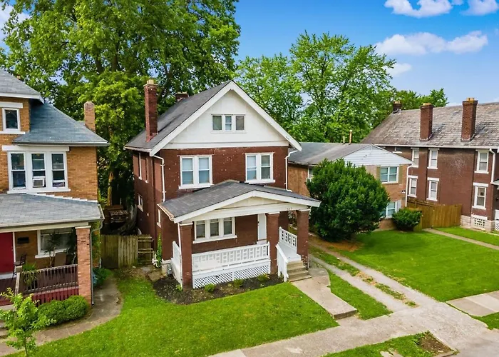 Large 5 Bedroom House Next To Osu, Sleeps 16 Columbus