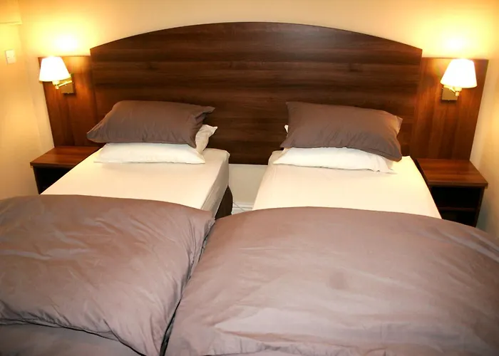 The Railway Tavern Hotel London