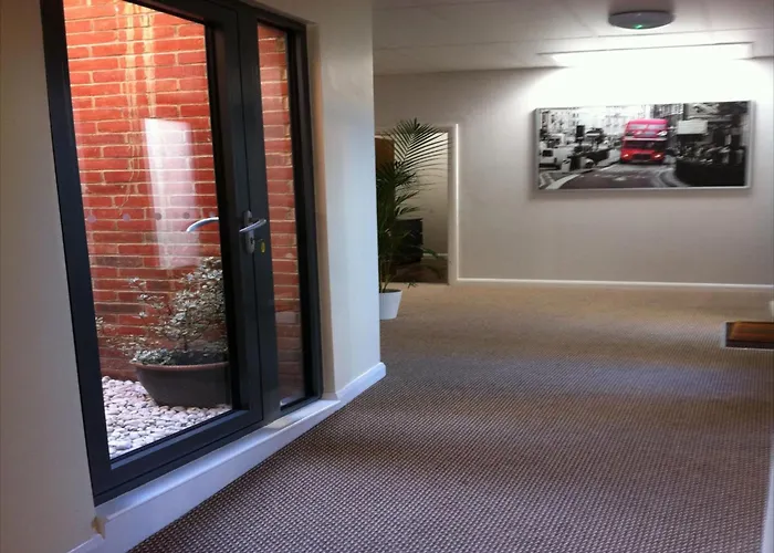 Lyall Apartment Hotel London