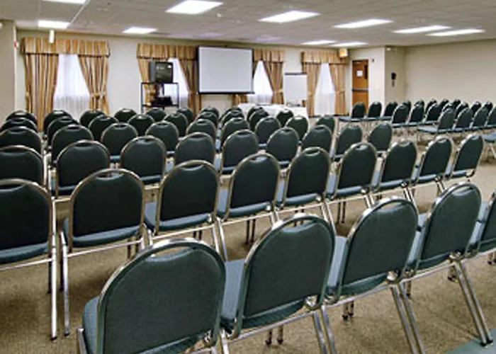 Baymont By Wyndham Des Moines Airport Hotel