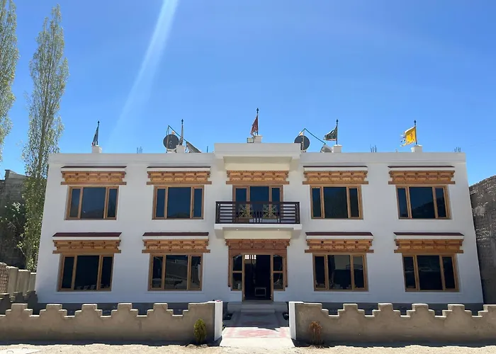 Leh Crown Inn