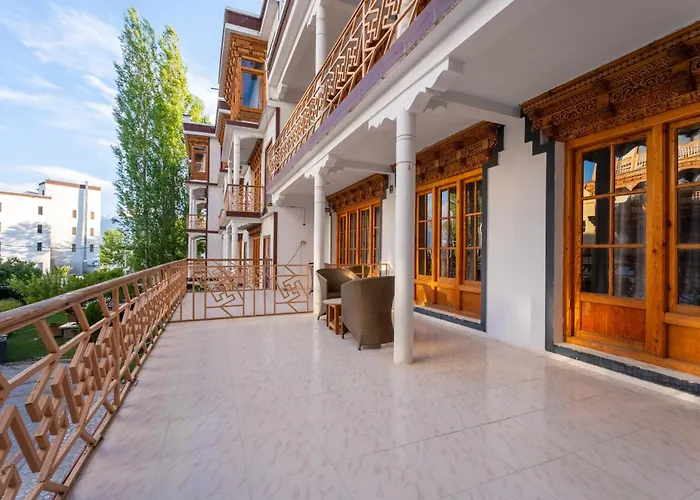 Hotel Gawaling International Leh