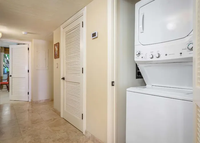 Hotels near Kona Airport