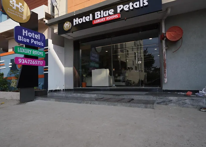 Hotel Blue Petals Shamshabad