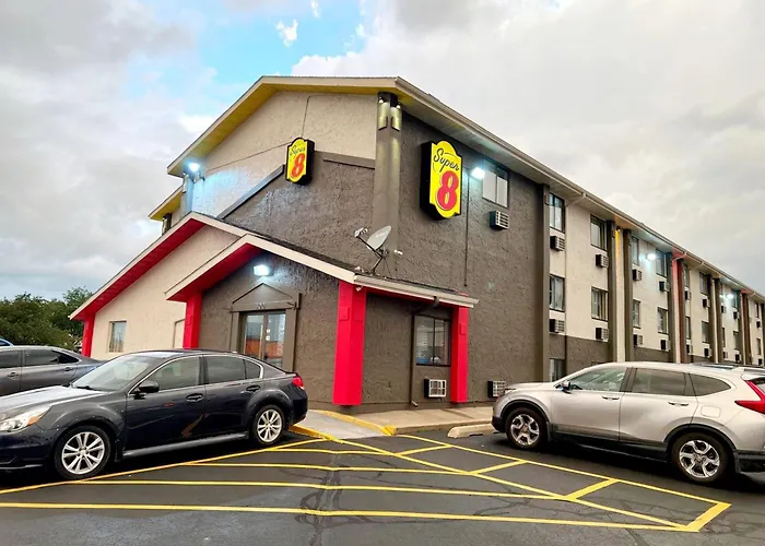 Super 8 By Wyndham Cedar Rapids Hotel