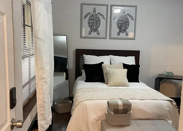 Coastal Chalet Suites Daytona Beach