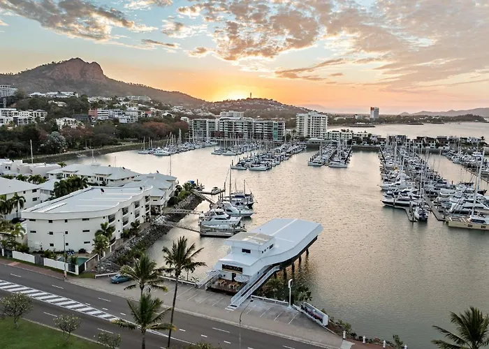 The Pier Pods On The Water- 50M From Townsville Bus Terminal And Ferry Terminal- Passport Id Requried