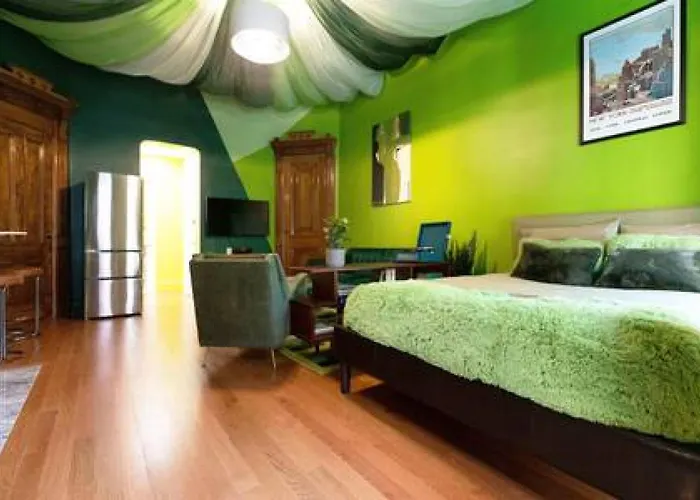 The Green Room: 70S Groove Themed Studio New York