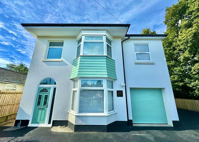 5 Bedroom House - Large Garden With Hot Tub - Sleeps 11 - Close To Beach - Free Parking Bournemouth