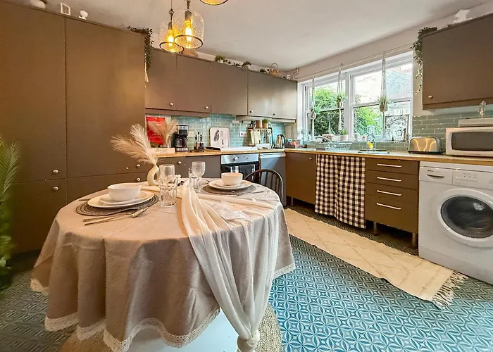 2Bed Garden House W/Hot Tub, Sauna & Cinema Room London