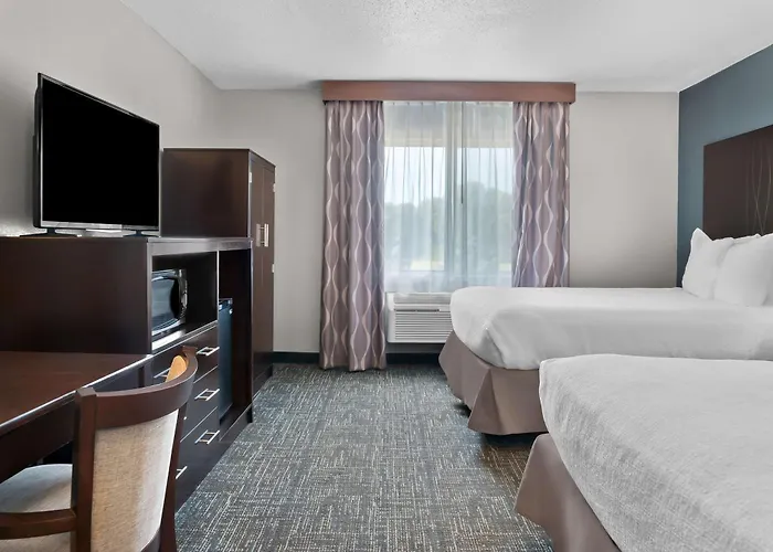 Hotels near Bishop International Airport in Flint