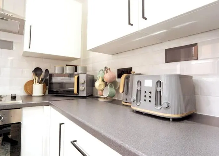Cedar House - Air Host & Stay Liverpool