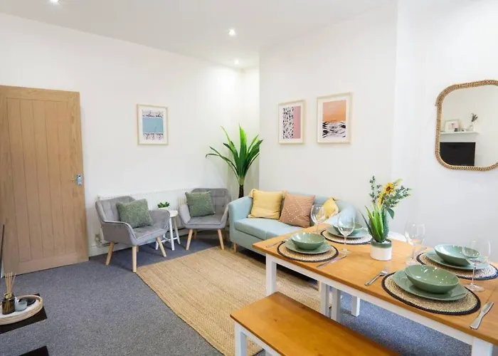 Cedar House - Air Host & Stay Liverpool