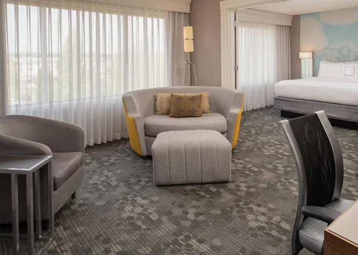 Courtyard By Marriott Portland Airport Hotel