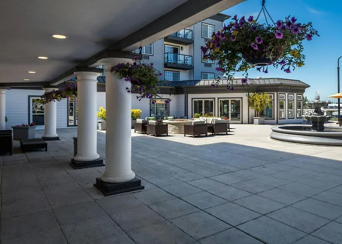 Courtyard By Marriott Portland North Hotel