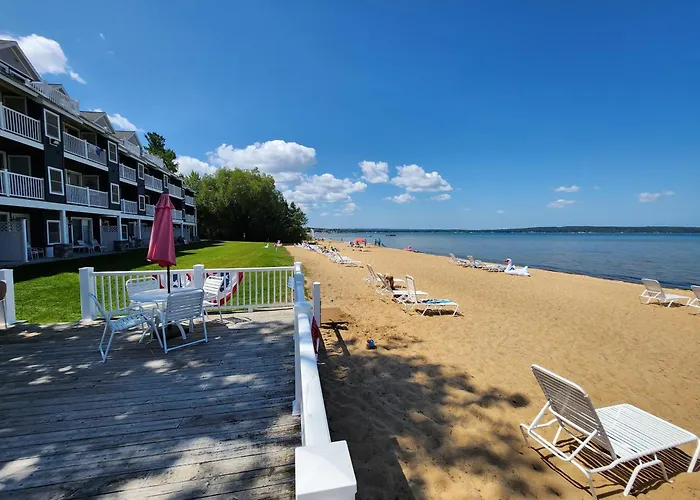 North Shore Inn Tc 306 Traverse City