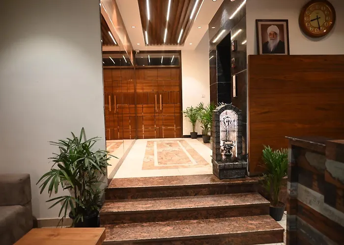 Hotel Lake View - Near Sukhna Lake Chandigarh