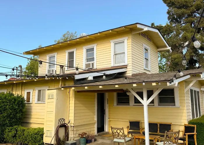 The Good Manor Hostel Fresno