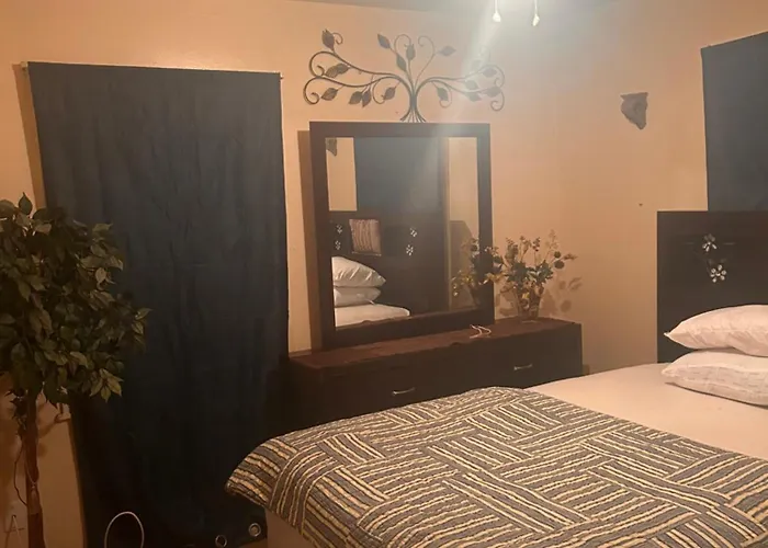 Peachy Sunset Hostel Tallahassee