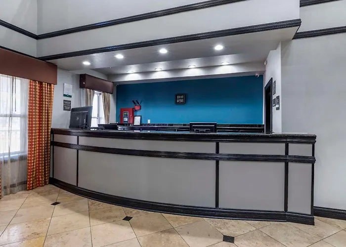 Quality Inn & Suites I-35 E-Walnut Hill Dallas