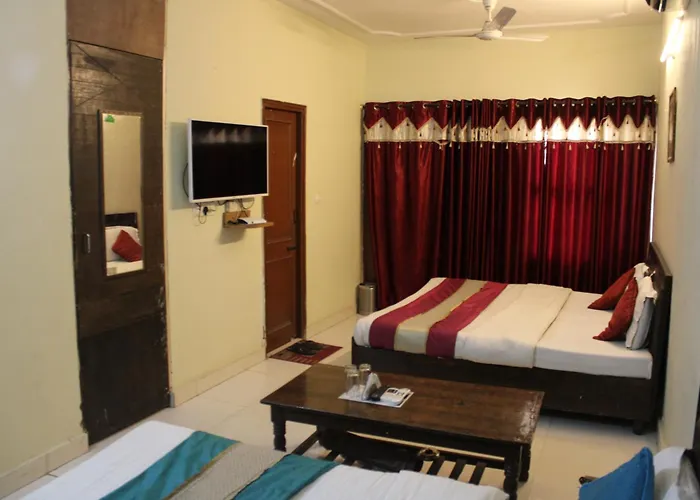Hotel Diamond Leaf Chandigarh