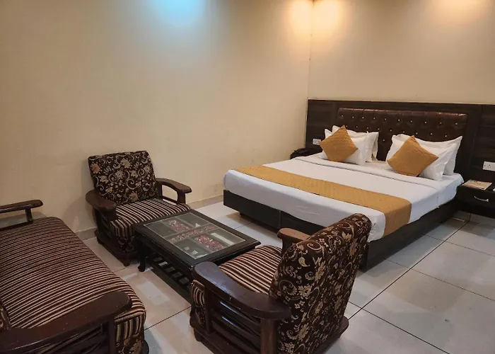 Hotel Grand Cozy Cave New Delhi