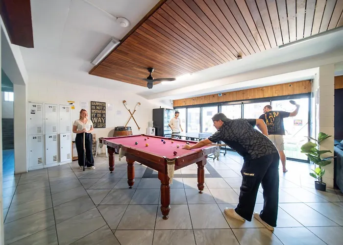 Seaside Lodge Hostel Townsville- Right Next To Coles, 2 Mins Walk To Strand & Cbd- Passport Required
