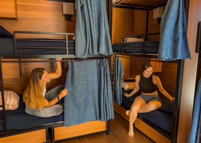 International Travelers House Hostel - Downtown San Diego Little Italy (Adults Only)