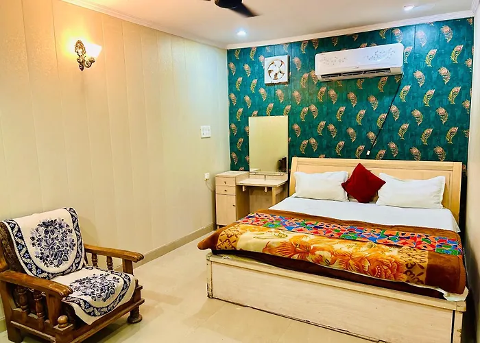 Sainik Guest House 500Mtr From Medanta Hospital Lucknow