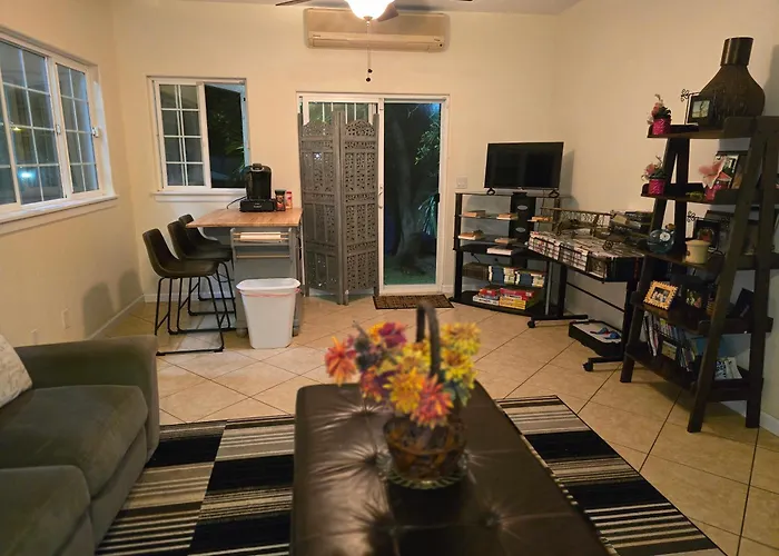 Robbins Estate Hotel Wailuku